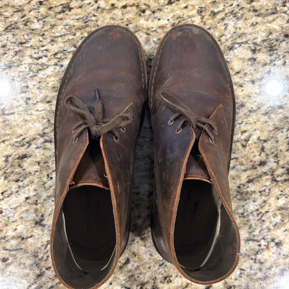 Men’s Clark shoes in good condition. Some wear on toes (see photos) size 8